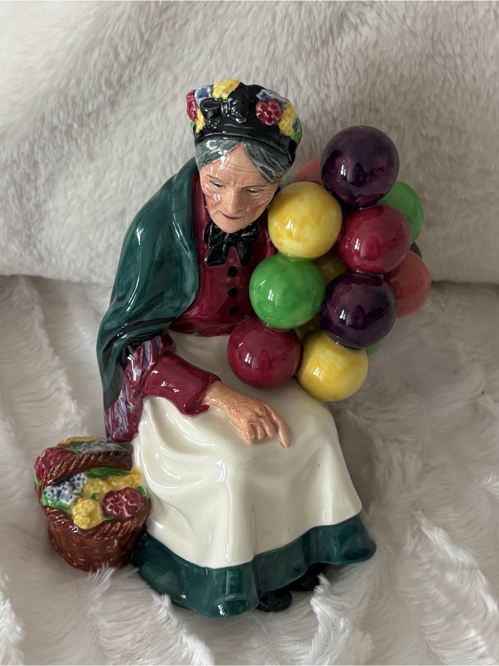 Vintage Royal Doulton The Old Balloon Seller HN 1315 England 7.5" England MINT